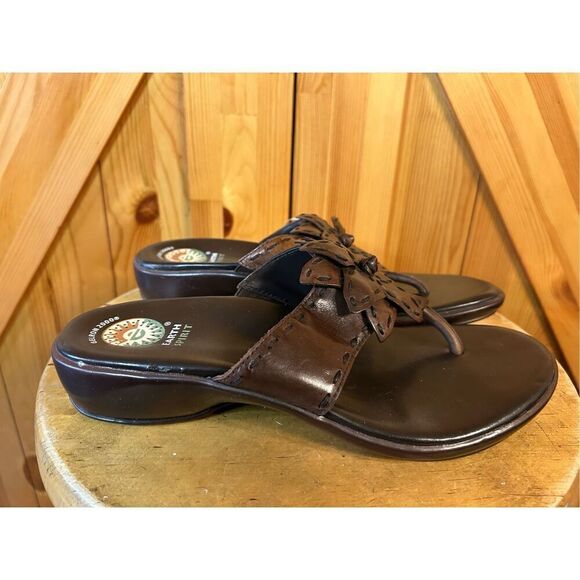 EARTH SPIRIT Women's Size 9 Gelron 2000 Sherwood Brown Leather Flower Sandals nw - Picture 3 of 9